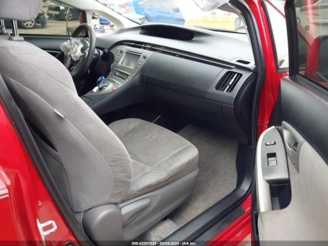 JTDKN3DU3F1882146 Toyota Prius Three