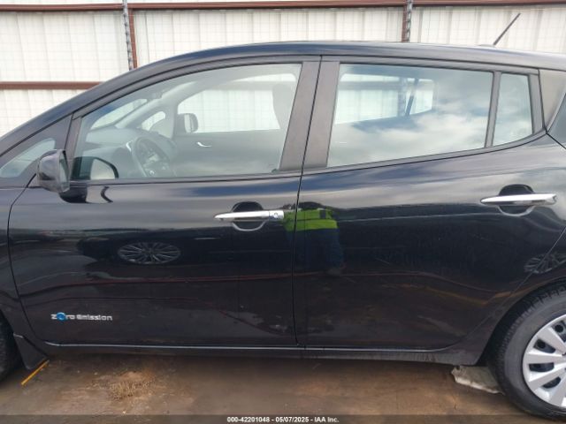 1N4AZ0CP2FC320680 Nissan LEAF S