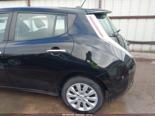 1N4AZ0CP2FC320680 Nissan LEAF S