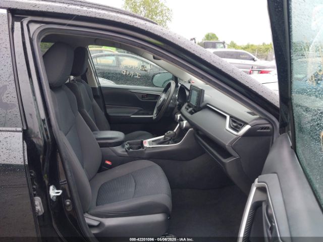 2T3H1RFVXMC106479 Toyota RAV4 LE