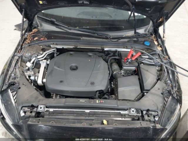 7JRA22TK2LG037409 Volvo S60 T6 Momentum