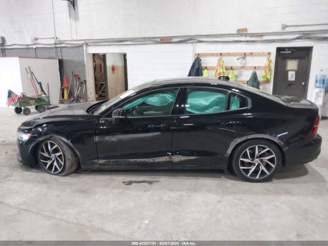 7JRA22TK2LG037409 Volvo S60 T6 Momentum
