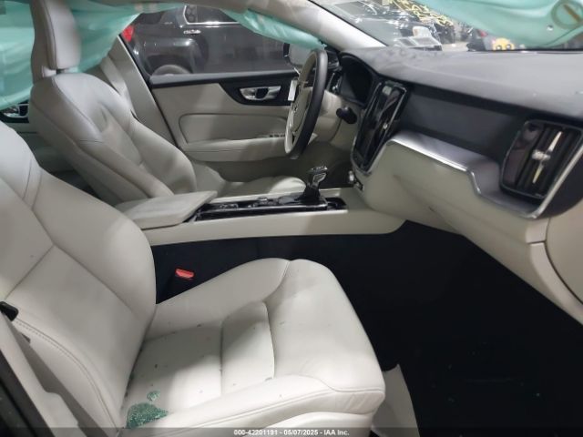 7JRA22TK2LG037409 Volvo S60 T6 Momentum