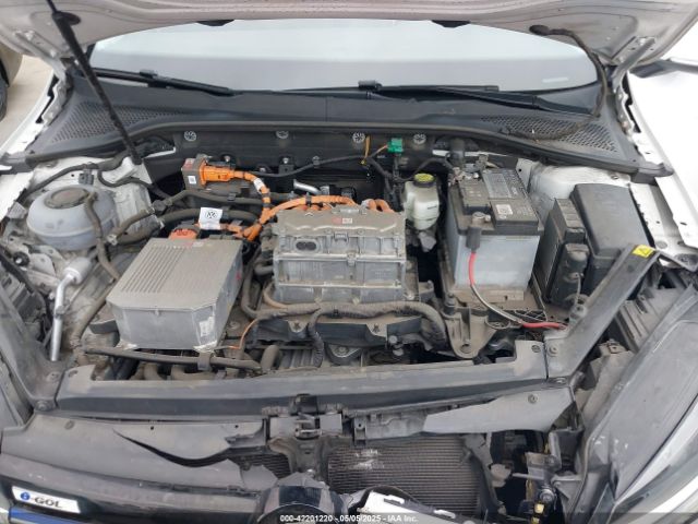 WVWKR7AU8HW953556 Volkswagen E-golf Se