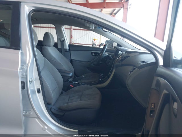 5NPDH4AE2GH663613 Hyundai ELANTRA SE