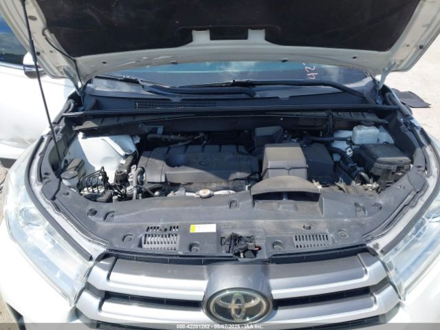 5TDZARFH0KS060236 Toyota Highlander Le