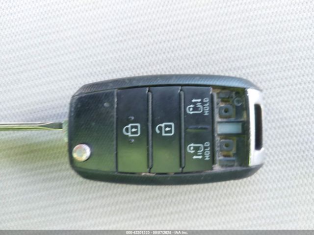 KNDMB5C19F6071751 KIA SEDONA LX