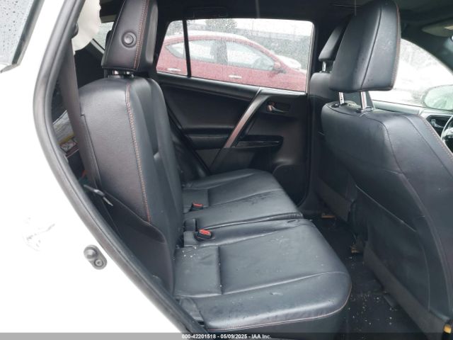 JTMJFREV7JJ748669 Toyota RAV4 SE