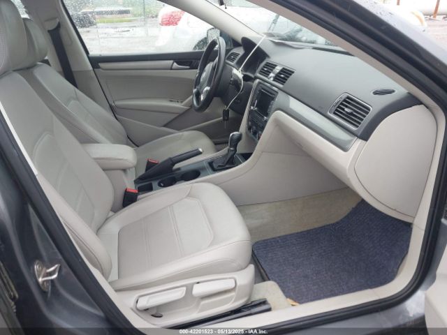 1VWAT7A33FC109604 Volkswagen Passat 1.8t Limited Edition