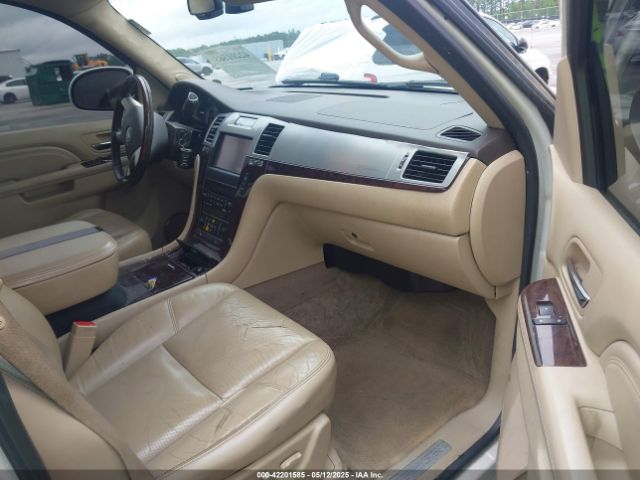 2011 CADILLAC ESCALADE ESV 1GYS4JEF9BR130075 Photo 4