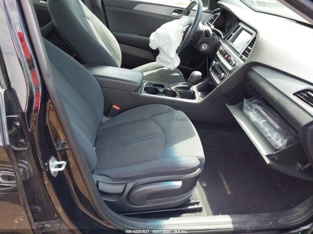 5NPE24AF0JH693067 Hyundai SONATA SE
