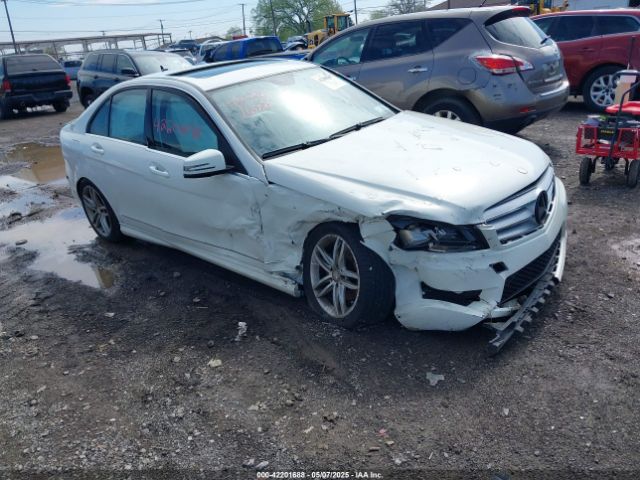 2012 MERCEDES-BENZ C 300 WDDGF8BB2CA643903