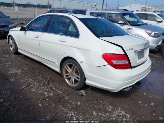 2012 MERCEDES-BENZ C 300 WDDGF8BB2CA643903 Photo 2