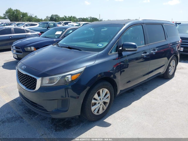 KIA SEDONA LX 2016 KNDMB5C16G6102858 Image 2
