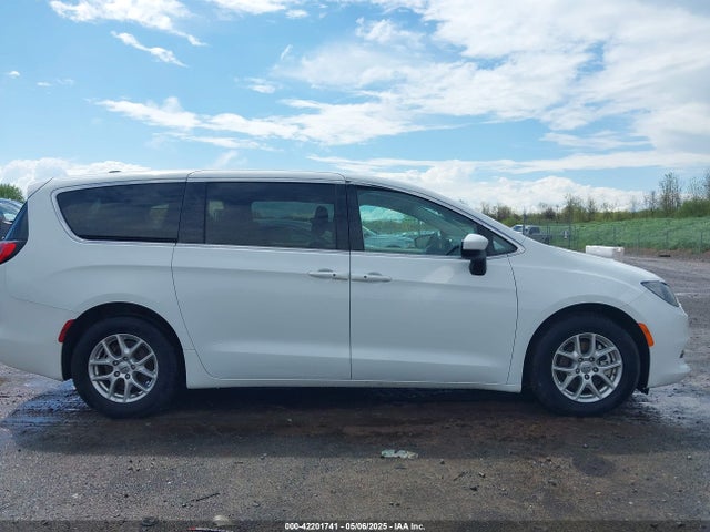 Продаж на аукціоні авто 2022 Chrysler Voyager Lx, vin: 2C4RC1CGXNR227089, номер лоту: 42201741