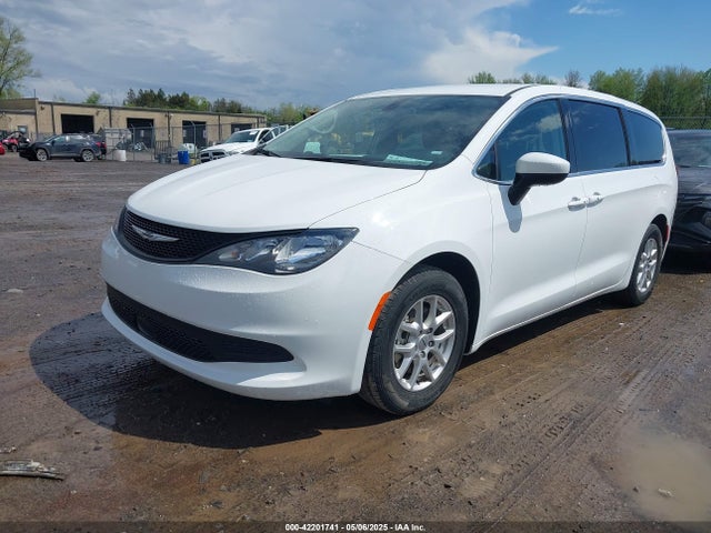 Продаж на аукціоні авто 2022 Chrysler Voyager Lx, vin: 2C4RC1CGXNR227089, номер лоту: 42201741