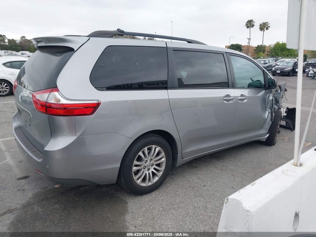5TDYK3DC5GS710814 Toyota Sienna Xle 8 Passenger