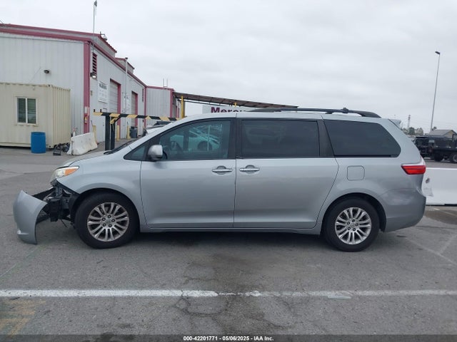 5TDYK3DC5GS710814 Toyota Sienna Xle 8 Passenger