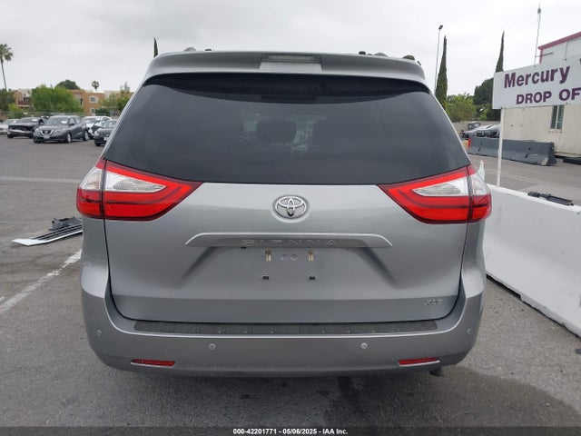5TDYK3DC5GS710814 Toyota Sienna Xle 8 Passenger