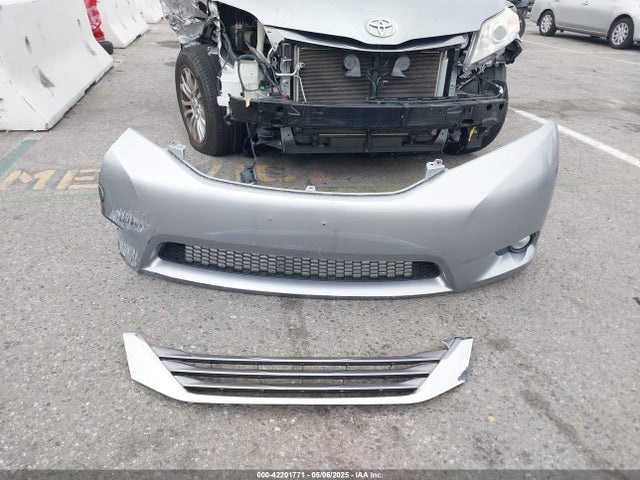 5TDYK3DC5GS710814 Toyota Sienna Xle 8 Passenger
