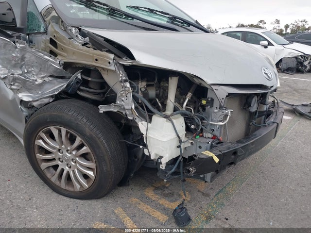 5TDYK3DC5GS710814 Toyota Sienna Xle 8 Passenger