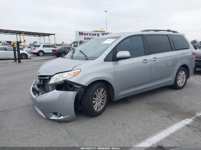 5TDYK3DC5GS710814 Toyota Sienna Xle 8 Passenger