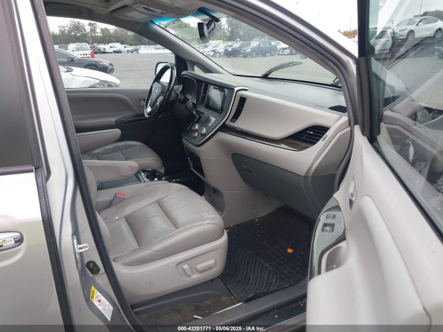 5TDYK3DC5GS710814 Toyota Sienna Xle 8 Passenger