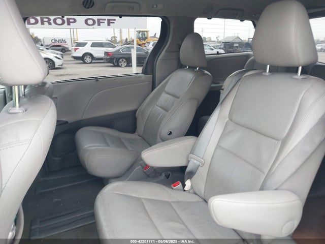 5TDYK3DC5GS710814 Toyota Sienna Xle 8 Passenger