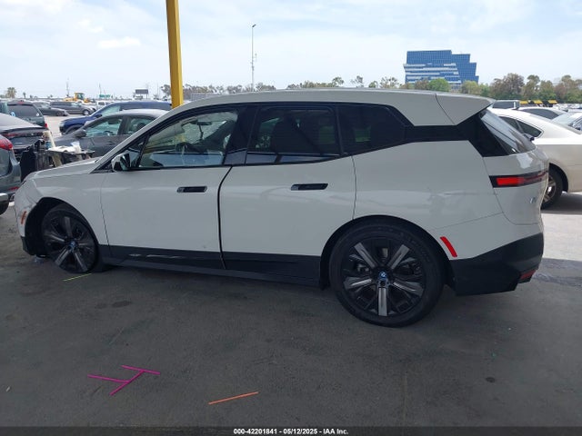 WB523CF05RCR75951 BMW Ix