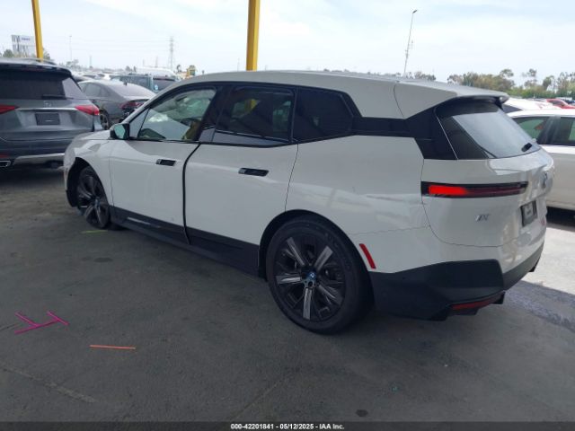 2024 BMW IX WB523CF05RCR75951 Photo 2