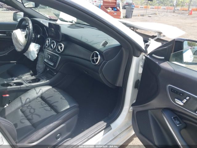 2019 MERCEDES-BENZ CLA 250 WDDSJ4EB3KN724820 Photo 4