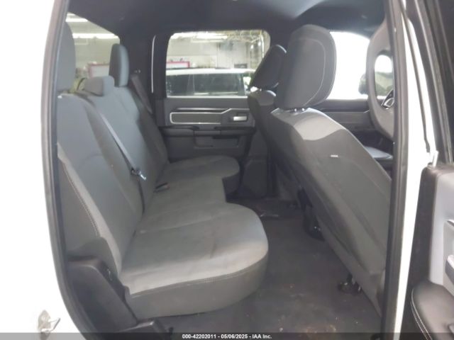 3C6UR5DL1NG436374 RAM 2500 Big Horn  4x4 6'4 Box