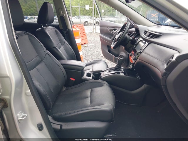 JN8AT2MV3HW021208 Nissan Rogue Sl