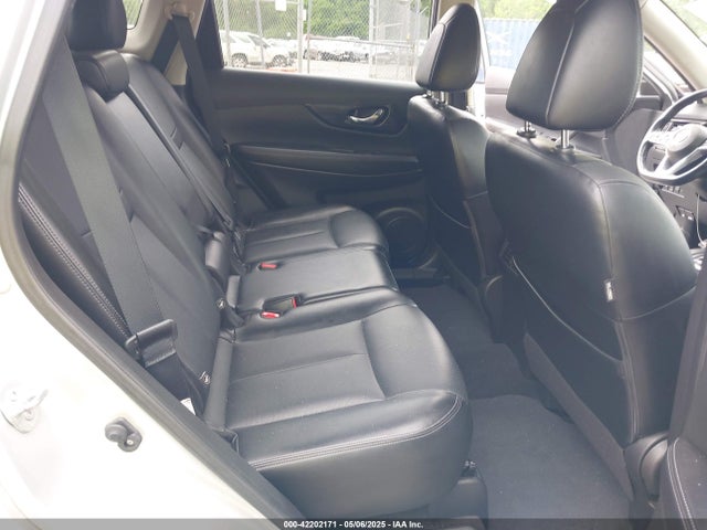 JN8AT2MV3HW021208 Nissan Rogue Sl