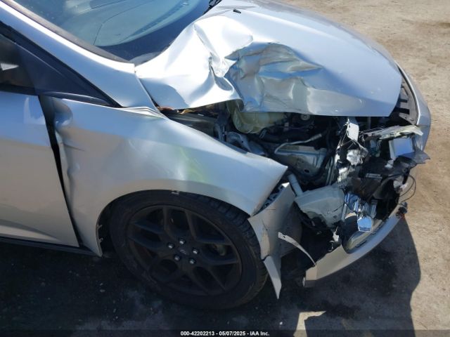 1FADP3F24GL225821 Ford FOCUS SE