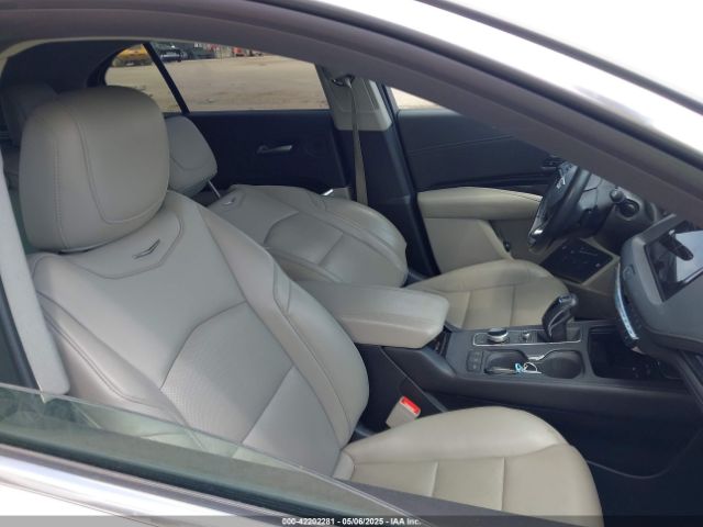 2019 CADILLAC XT4 1GYFZDR48KF131619 Photo 4