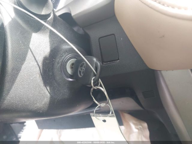 2T3RFREV4HW590998 Toyota Rav4 Xle