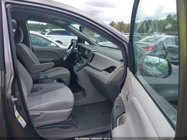 2017 TOYOTA SIENNA 5TDJZ3DC5HS182934 Photo 4