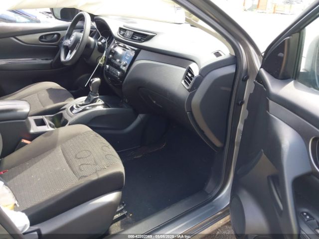 JN1BJ1CR3JW285381 Nissan Rogue Sport S