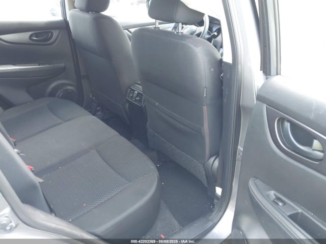 JN1BJ1CR3JW285381 Nissan Rogue Sport S