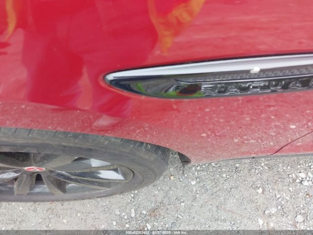 SADCJ2GX8JA329196 Jaguar F-pace 30t Premium