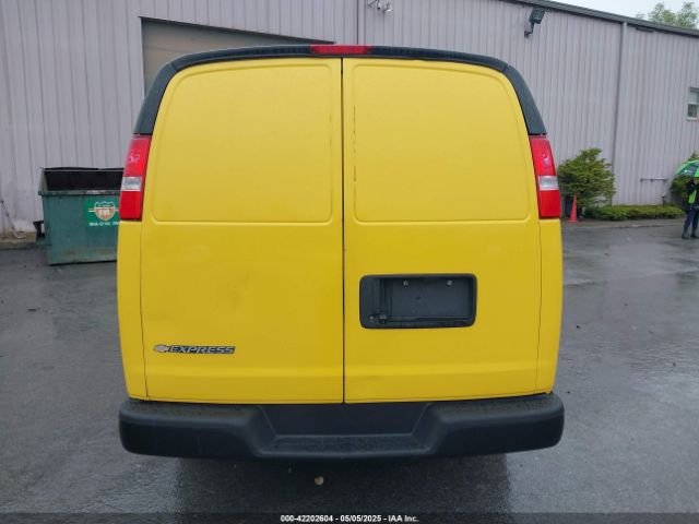 1GCWGAFP8M1175127 Chevrolet Express Cargo Rwd 2500 Regular Wheelbase Wt
