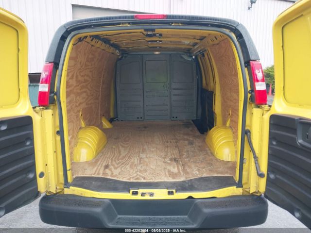 1GCWGAFP8M1175127 Chevrolet Express Cargo Rwd 2500 Regular Wheelbase Wt
