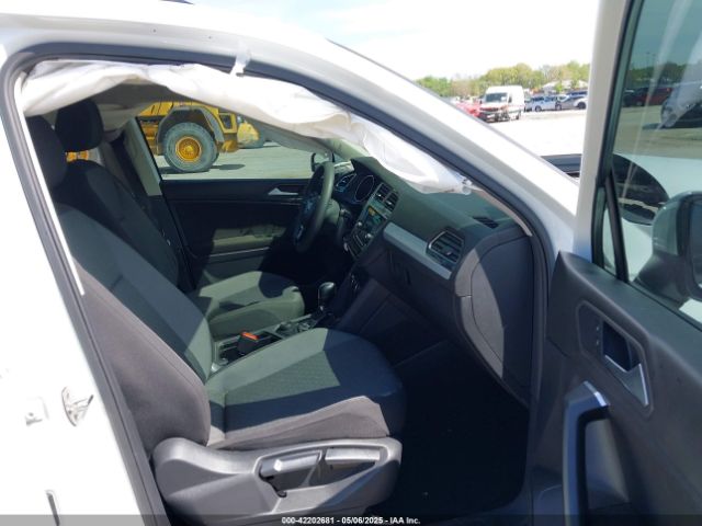 2019 VOLKSWAGEN TIGUAN 3VV0B7AX0KM027036 Photo 4
