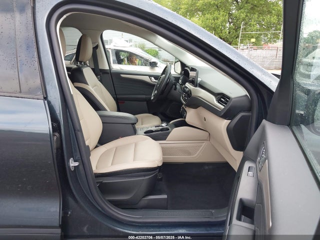 1FMCU0H62NUB84864 Ford ESCAPE SEL