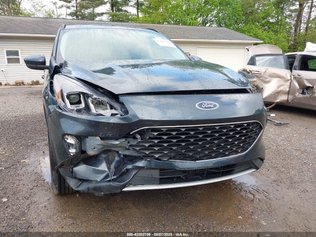 1FMCU0H62NUB84864 Ford ESCAPE SEL