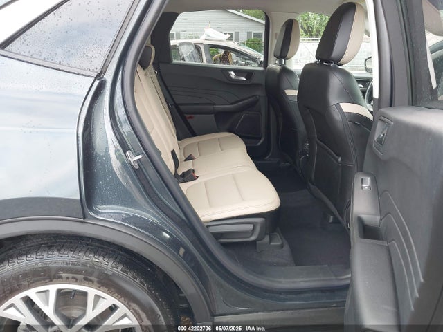 1FMCU0H62NUB84864 Ford ESCAPE SEL