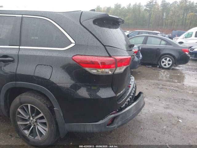 5TDJZRFH0JS887299 Toyota Highlander Xle