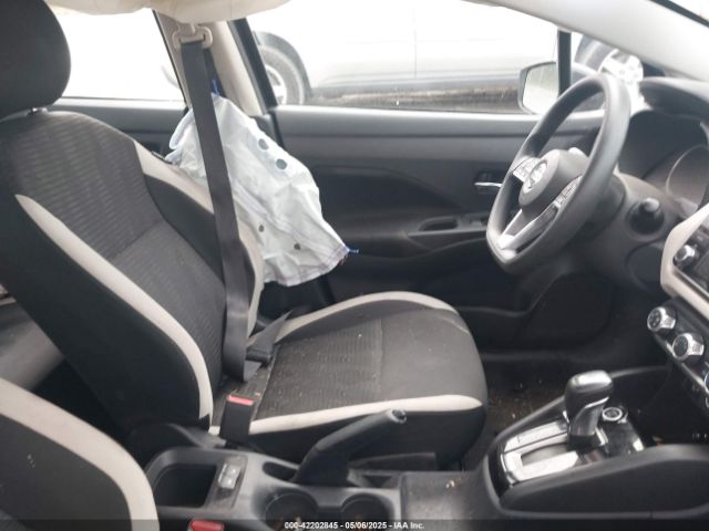3N1CN8EV3ML891172 Nissan Versa Sv Xtronic Cvt