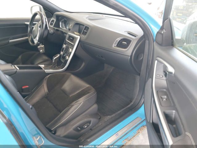 YV1902SS5F1222807 Volvo V60 T6 R-design Platinum